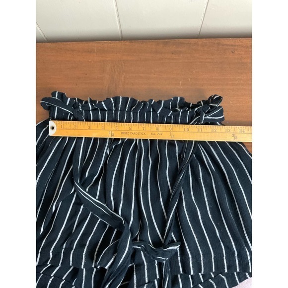 American‎ Eagle Flowy Belted Black White Striped Shorts Small - Picture 5 of 5